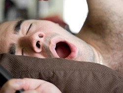 Громкий храп – это всегда риск остановок дыхания во сне