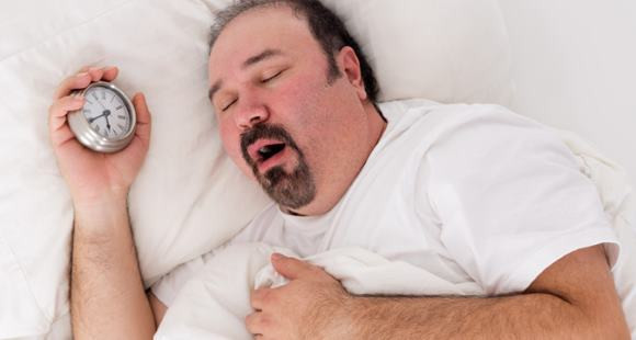 Избыточный вес – фактор риска появления апноэ сна, но эта зависимость работает и в обратную сторону