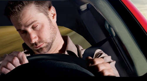 Невыспавшийся водитель  – потенциальная угроза безопасности дорожного движения Уснувший за рулем не способен уклониться от рокового столкновения.