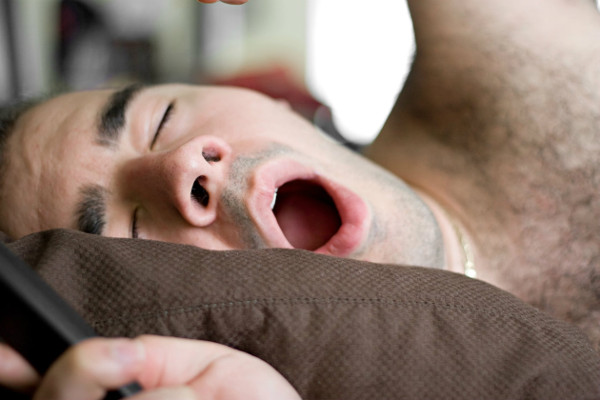 Ночной сон больного с апноэ сна превращается из отдыха в кошмар